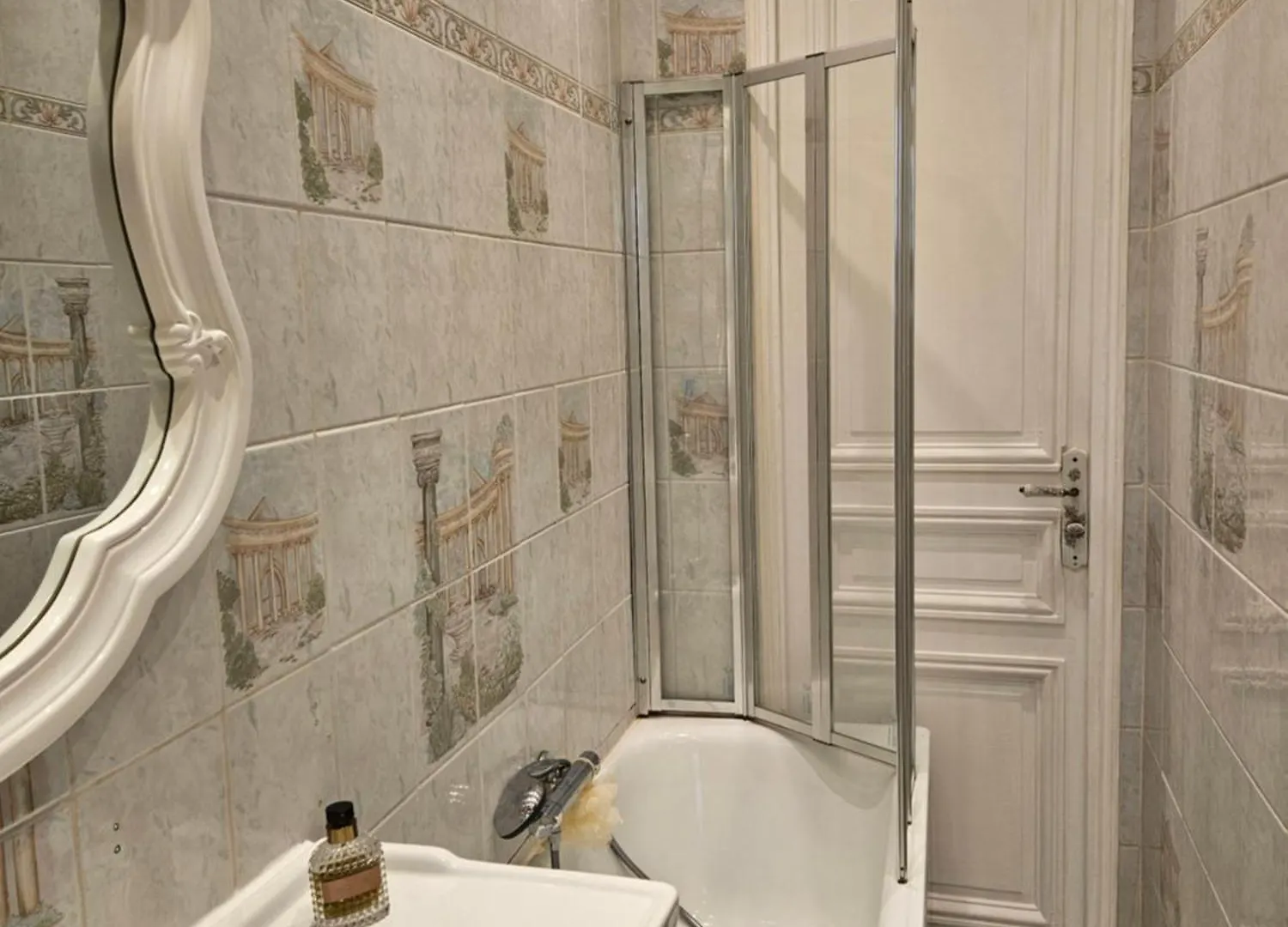 Appartement Haussmannien Paris Apartment