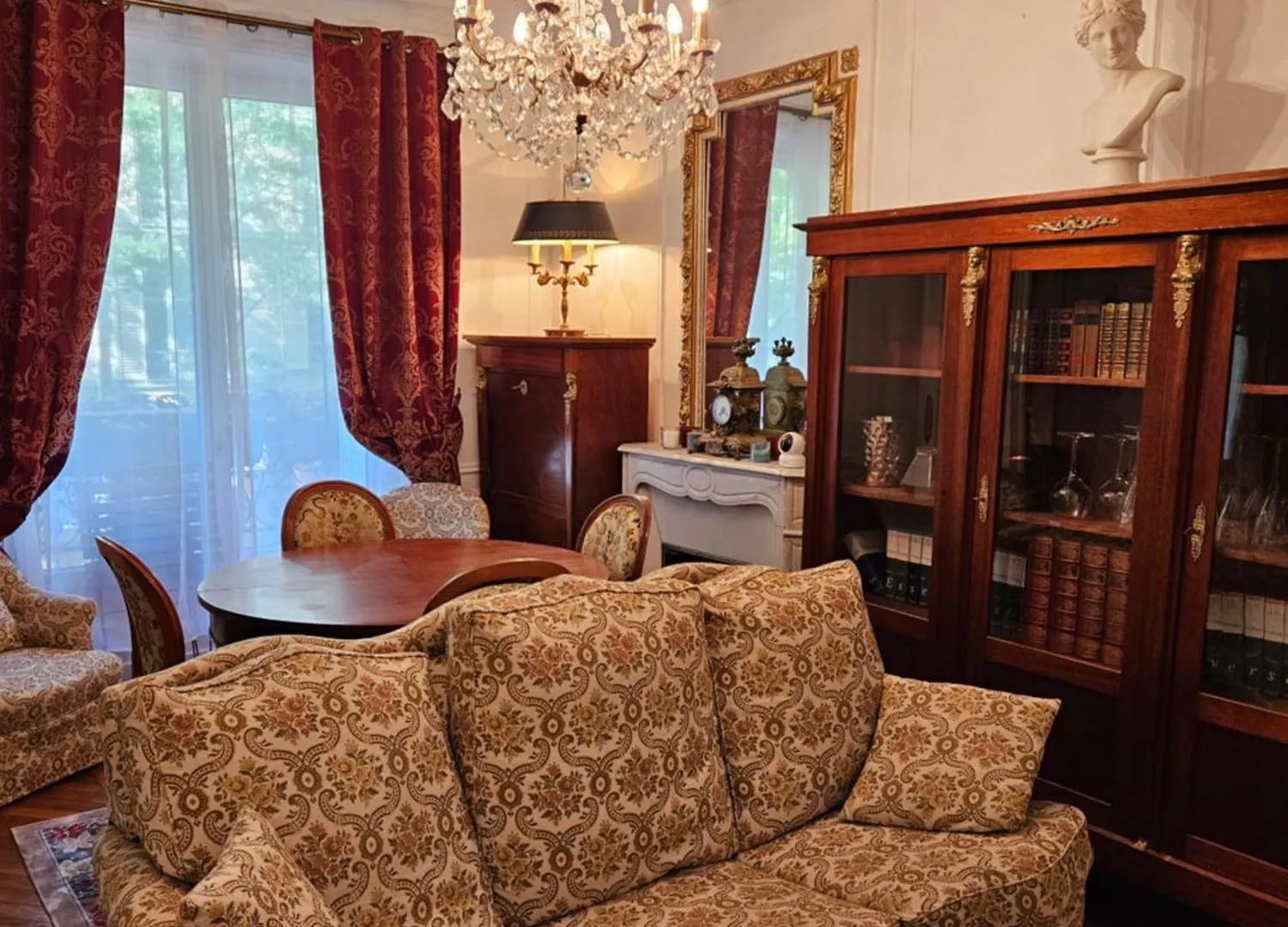 Appartement Haussmannien Paris Apartment